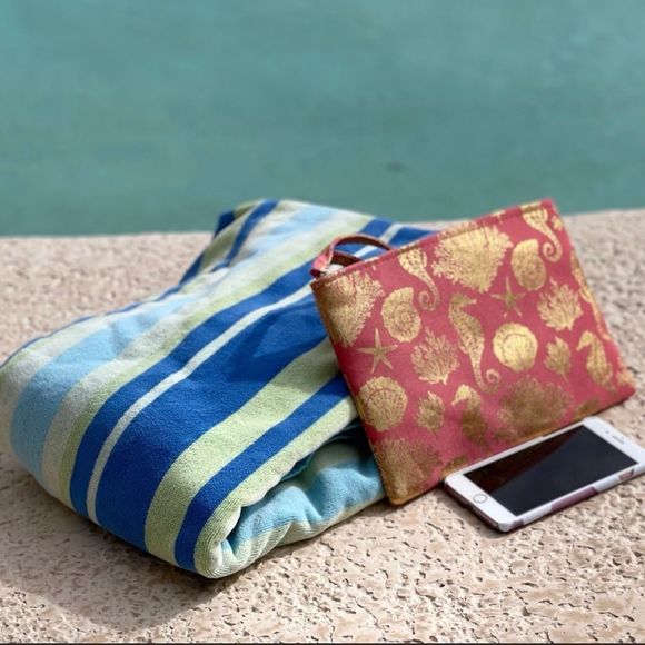 Stylemaker Sea Life Gold Foil Wristlet Bag - Picture 2 of 4